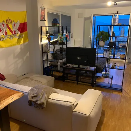 Zentrale Penthouse-wohnung Mit Dachterasse Und Flussblick *