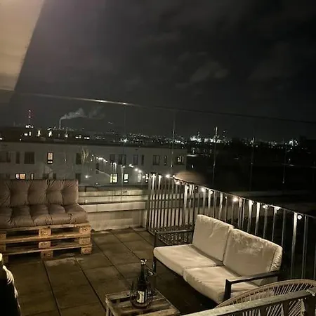 Zentrale Penthouse-wohnung Mit Dachterasse Und Flussblick *