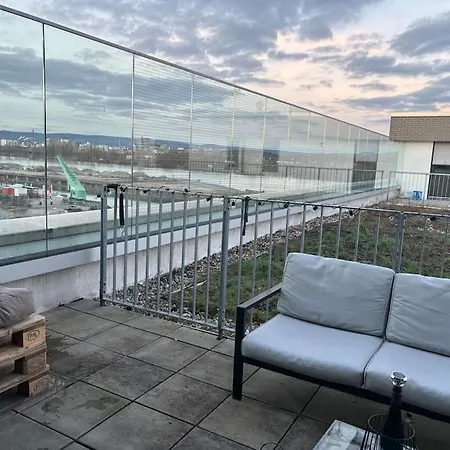 Apartment Zentrale Penthouse-wohnung Mit Dachterasse Und Flussblick